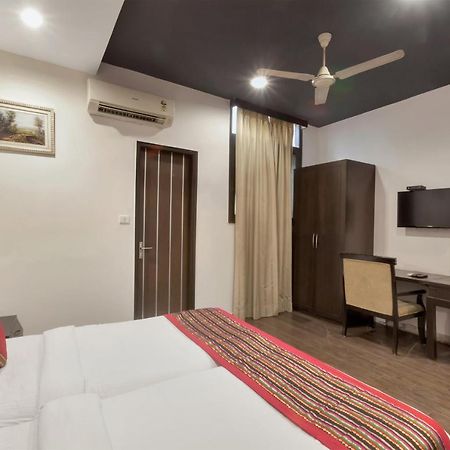 Oyo 9841 The Vivir 1 Otel Noida Dış mekan fotoğraf