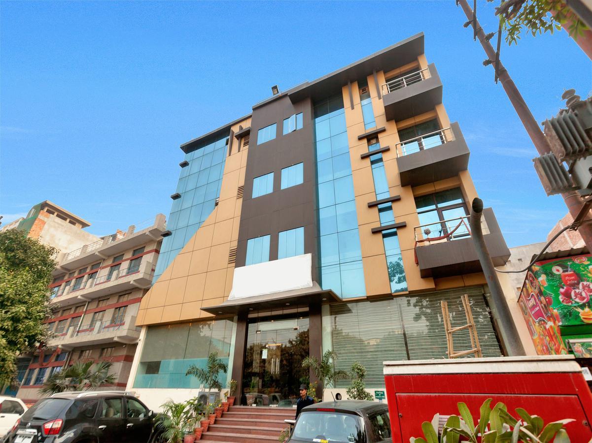 Oyo 9841 The Vivir 1 Otel Noida Dış mekan fotoğraf