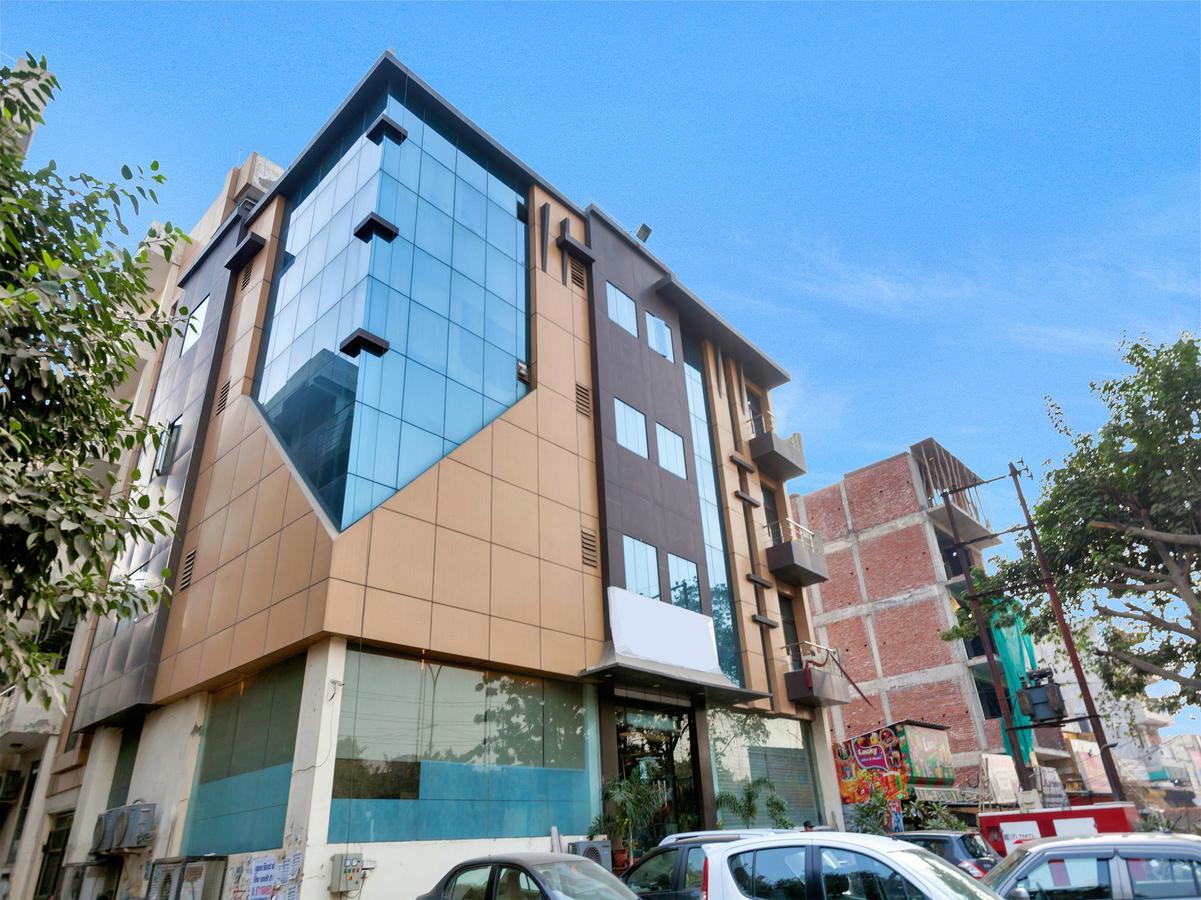 Oyo 9841 The Vivir 1 Otel Noida Dış mekan fotoğraf
