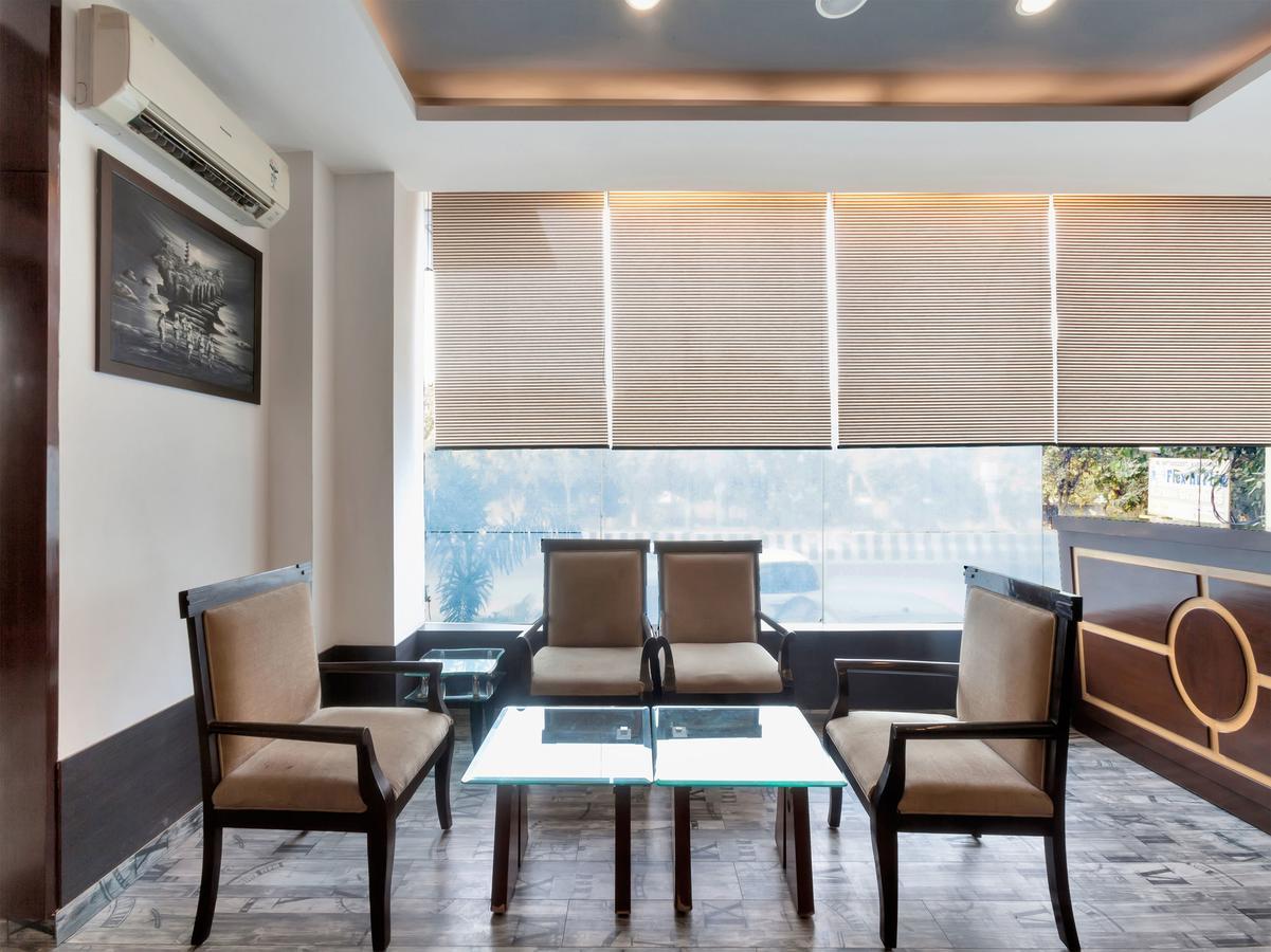 Oyo 9841 The Vivir 1 Otel Noida Dış mekan fotoğraf