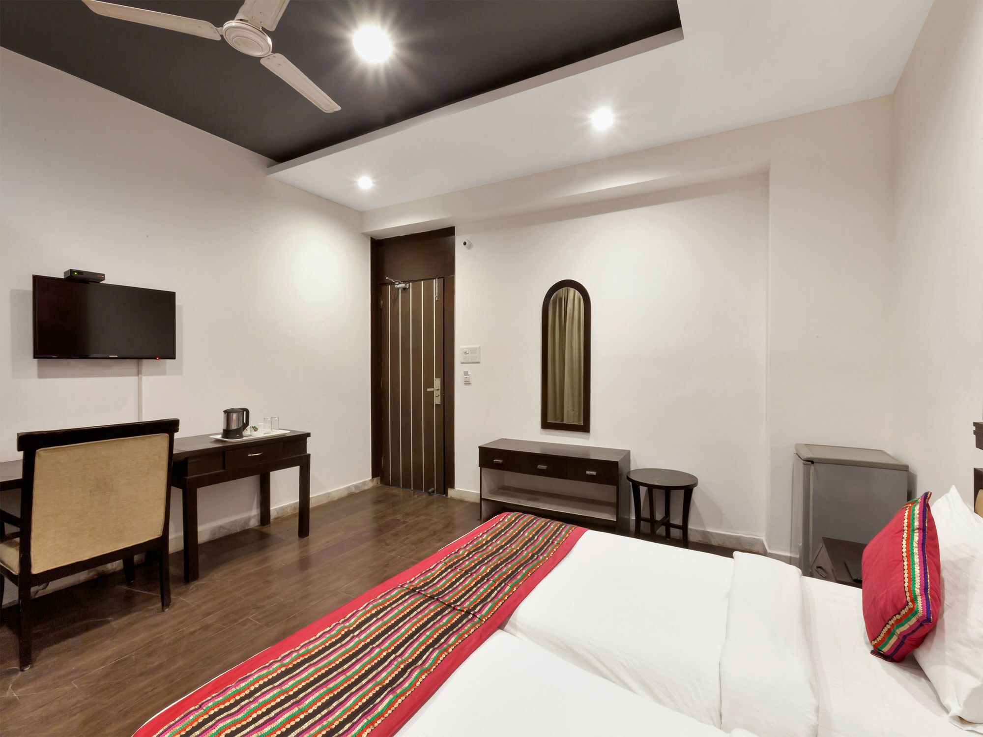 Oyo 9841 The Vivir 1 Otel Noida Dış mekan fotoğraf