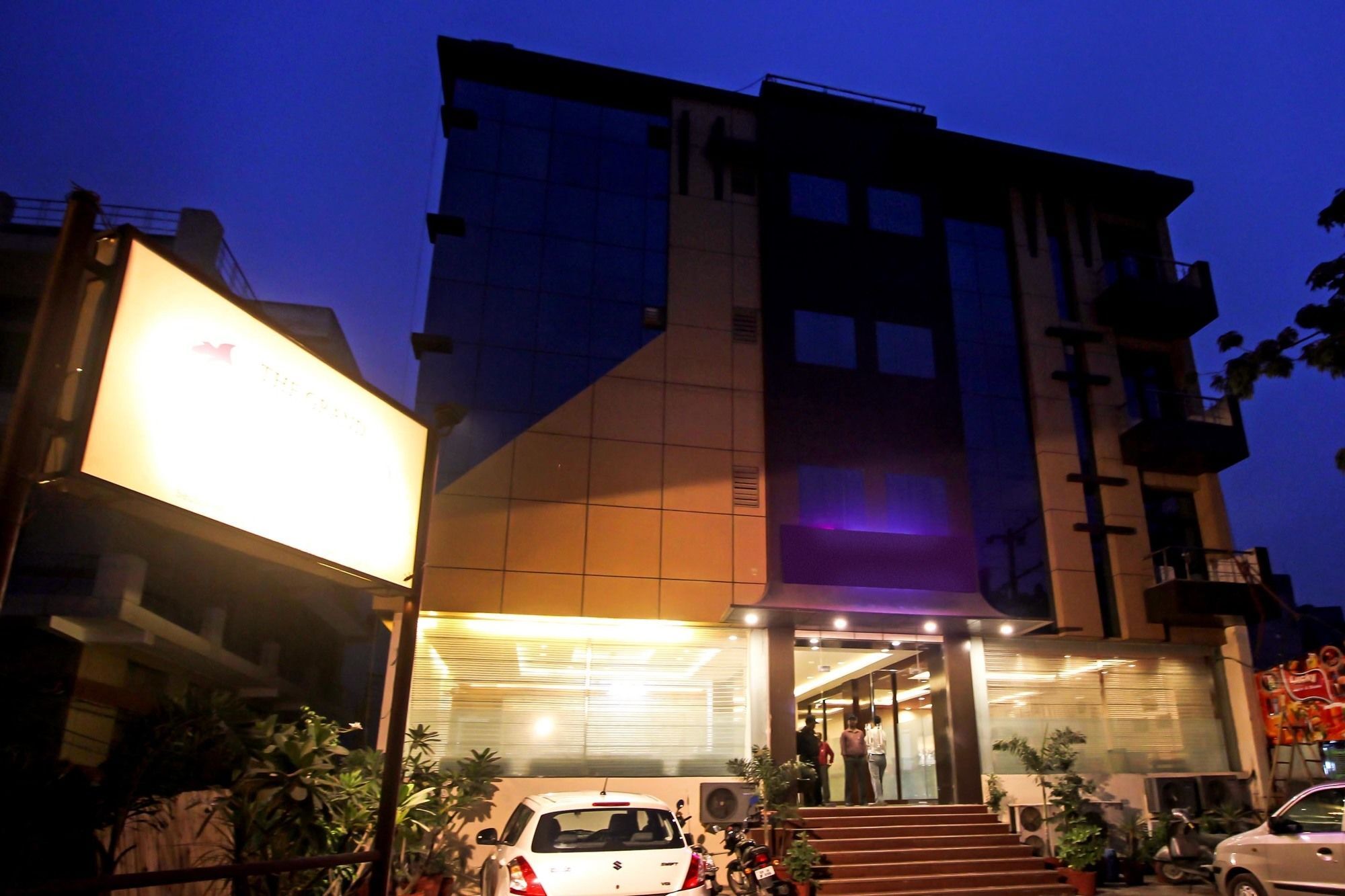 Oyo 9841 The Vivir 1 Otel Noida Dış mekan fotoğraf