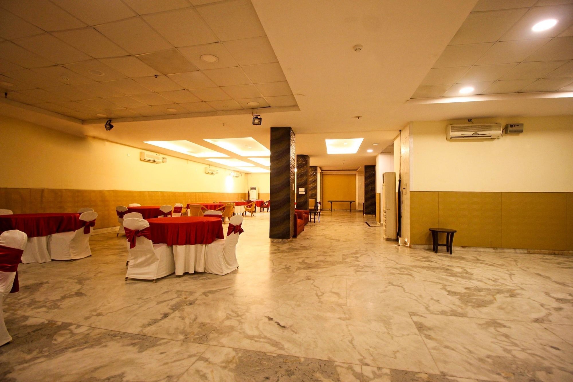 Oyo 9841 The Vivir 1 Otel Noida Dış mekan fotoğraf